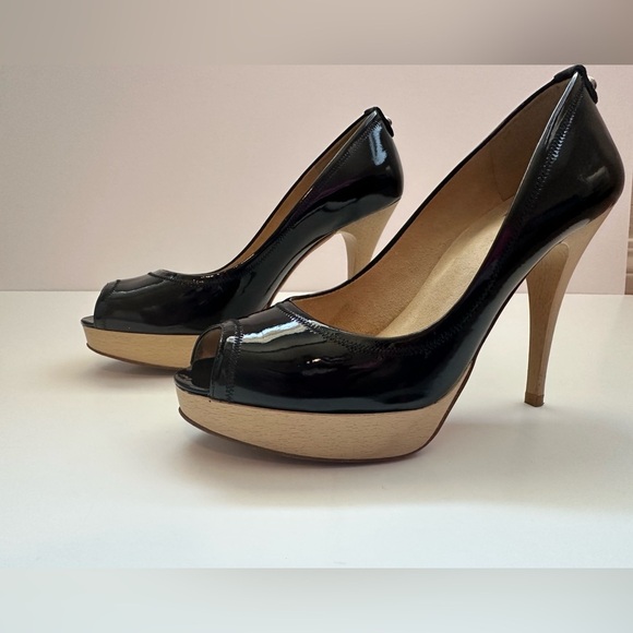 Stuart Weitzman Patent Leather Shoes - Picture 4 of 8